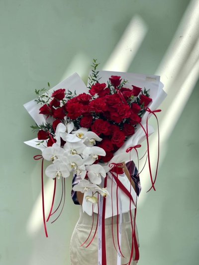 Luxury 50 Red Roses With Orchids Bouquet