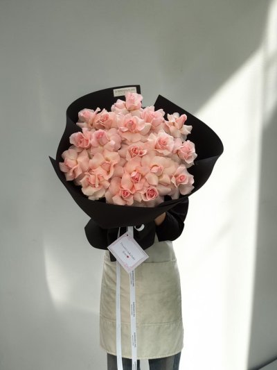 Pink 20 Roses Black Foam Wrapping
