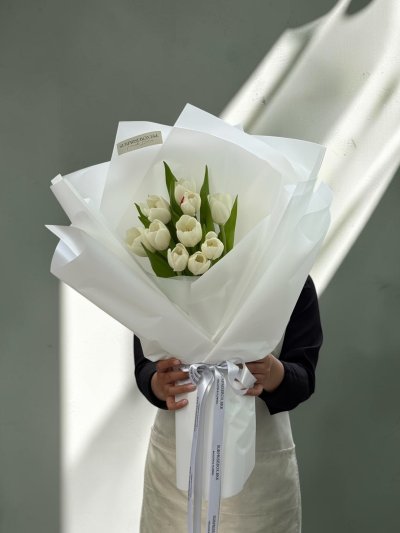 10 Stems White Tulips