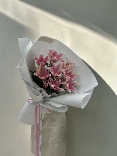 10 Pink Lily Bouquet