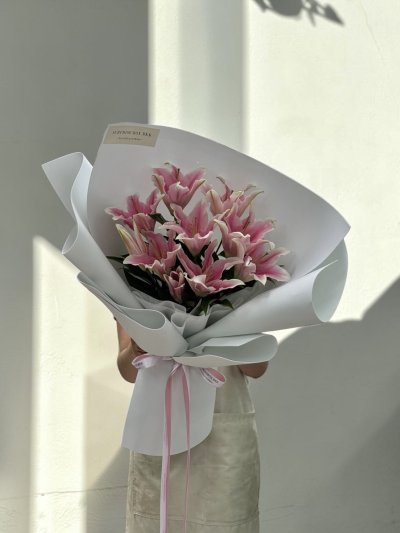 10 Pink Lily Bouquet