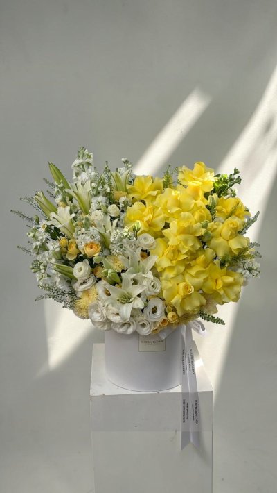Luxe Yellow & White Themed Box