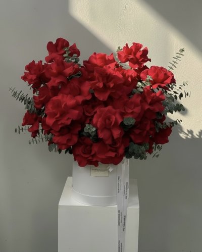 40 Hand-Flexed Red Roses Premium Box XL