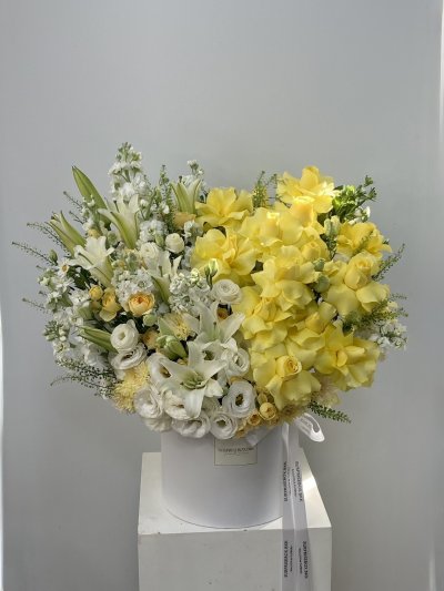 Luxe Yellow & White Themed Box