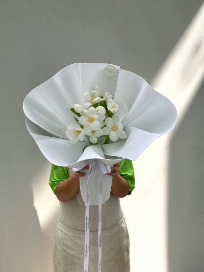 10 White Tulips Foam Wrapping