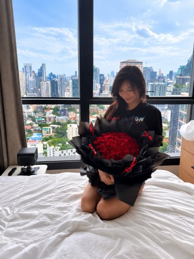 40 Red Roses Fluffy Bowtied Wrapping Bouquet