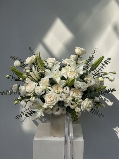 The White Lily Garden Vase/Box