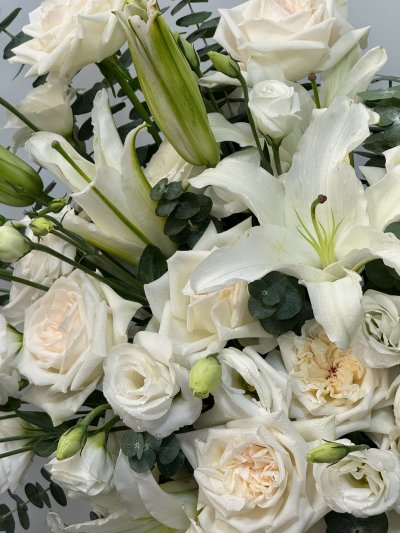 The White Lily Garden Vase/Box