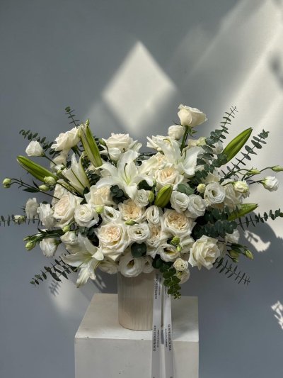 The White Lily Garden Vase/Box