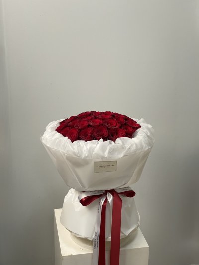 30 Red Gathered Bloom Bouquet