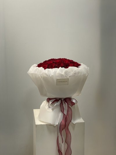 30 Red Gathered Bloom Bouquet