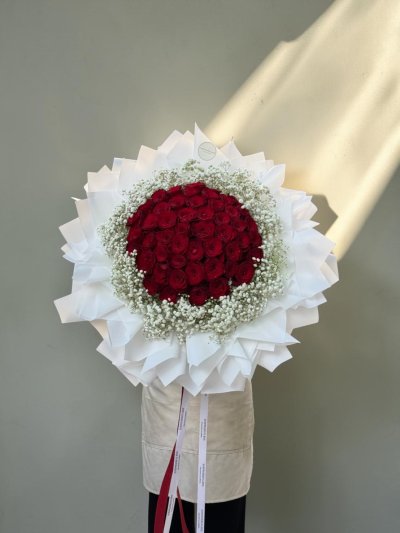 50 Red Roses With Gypso Cloud XL