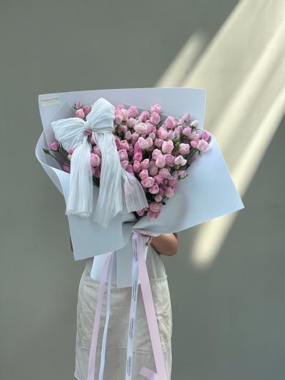 Spay Roses with bow bouquet