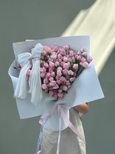 Spay Roses with bow bouquet