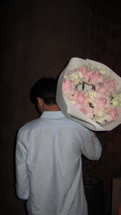 20 Pink and White Roses Foam Wrapping Bouquet