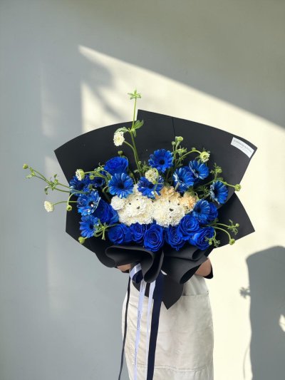 Blue Puppy Bouquet with Blue Ecuadorian Roses