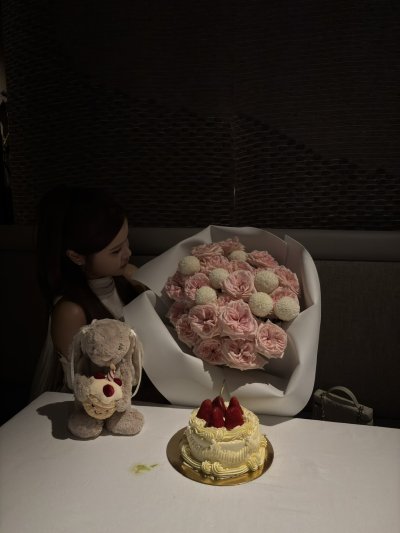 20 Pink Roses With White Pingpong Bouquet