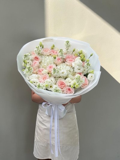 Blush and Ivory HydraRoses Bouquet L