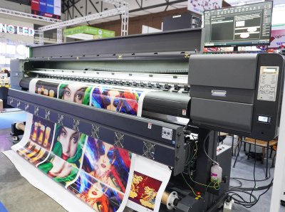 Sujet KMJ-3202 Eco Solvent printer 3.20m.
