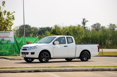 ISUZU DMAX 2.5Z MT ปี 2013