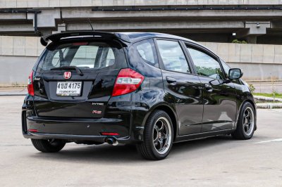 HONDA JAZZ 1.5 SV ปี 2012 AT