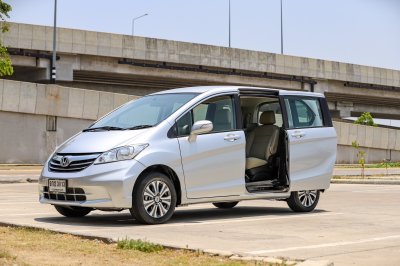 HONDA FREED 1.5E ปี 2013 AT