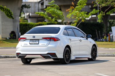 Toyota Altis 1.8 Hybrid MID ปี 2020