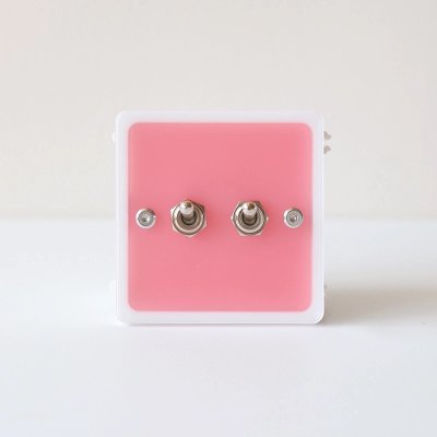 สวิตช์ไฟดีไซน์วินเทจ แผงอะคริลิกหลากสีสันสไตล์โดปามีน พร้อมก้านโยกสุดคลาสสิก แบบ 3 สวิตช์ ควบคุมทางเดียวและสองทาง