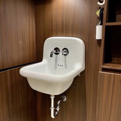 Wall-mounted ceramic washbasin