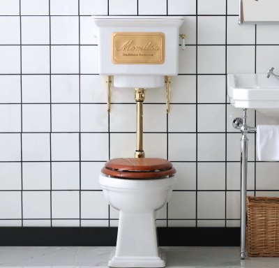 Classic WC with Solid Wood Lid