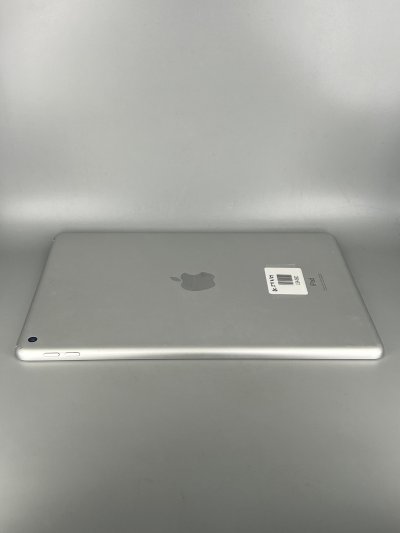 Used iPad Gen 8 128GB Wi-Fi - Silver