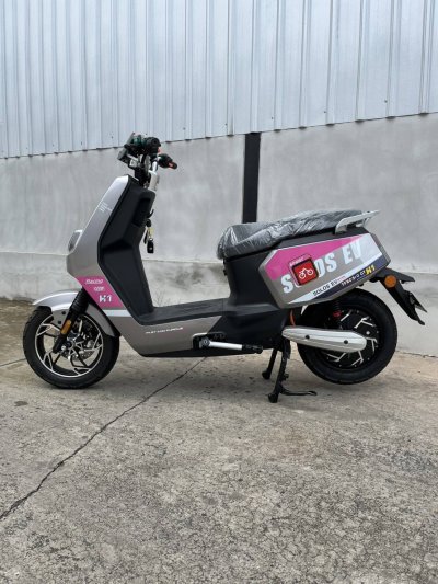 solos-p-n15-electric-scooter-grey-left-view