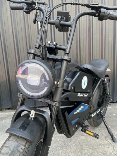 Light-Sensitive LED Headlight