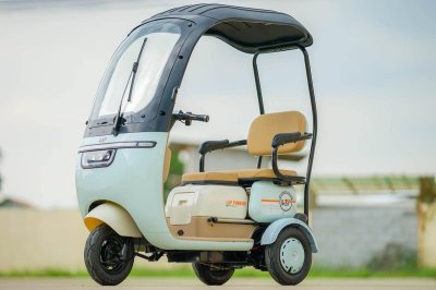 L_P_Boeing_3_wheel_roof_e_tricycle_blue BOEING electric tricycle in mint cream color with roof and LED lights