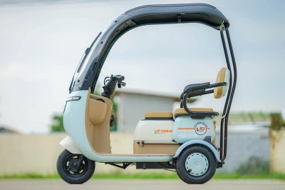 L_P_Boeing_3_wheel_roof_e_tricycle_blue_side_view BOEING electric tricycle in mint cream color with roof and LED lights_left view