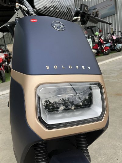 solos_N17_3500w_80km_speed_100km_distance_blue_lamp