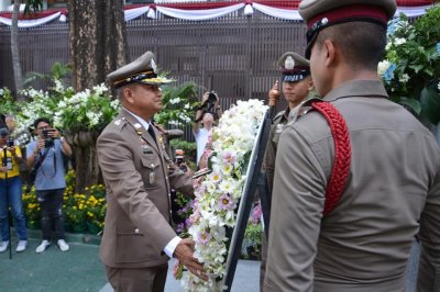พวงมาลาสถาบันการศึกษา หรือหน่วยงานต่างๆ