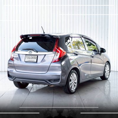 HONDA JAZZ, 1.5 i-VTEC V+ ปี 2017 สีเทา โฉม ปี14-ปัจจุบัน
