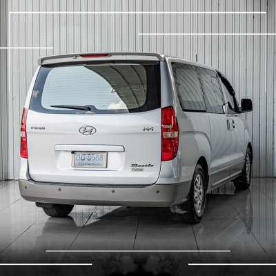 HYUNDAI H1, DELUXE ปี 2011 สีเทา ATโฉม ปี08-18