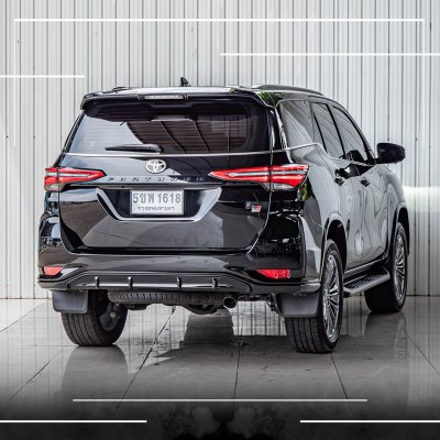TOYOTA FORTUNER, 2.8 GR SPORT 4WD ปี 2024 สีดำ  โฉม ปี15-ปัจจุบัน
