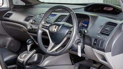HONDA CIVIC, 1.8 S 2010 A/T สีขาวโฉม FD ปี05-12
