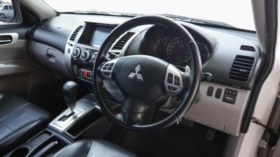 MITSUBISHI PAJERO, SPORT 2.5 GT เกียร์AT ปี 2013 สีขาว โฉม ปี08-15
