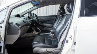 HONDA CIVIC, 1.8 S 2010 A/T สีขาวโฉม FD ปี05-12