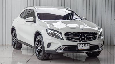 BENZ GLA-CLASS, 200 ปี 2015 สีขาวโฉม W156 ปี14-20