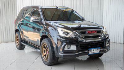 ISUZU MU-X 1.9 (CD) ปี 2017 สีดำ เกียร์ธรรมดา โฉม ปี13-20