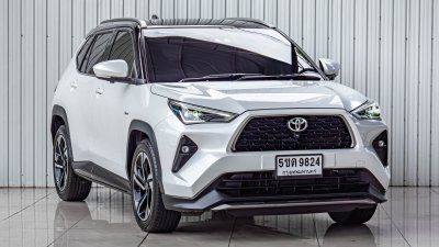 TOYOTA YARIS CROSS, 1.5 HEV PREMIUM LUXURY ปี 2024 สีขาว ดำ โฉม ปี23-ปัจจุบัน