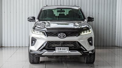 TOYOTA FORTUNER, 2.4 LEGENDER BLACK TOP ปี 2020 สีขาว ดำ โฉม ปี15-ปัจจุบัน