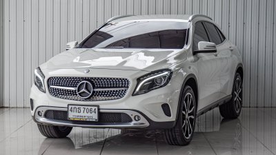 BENZ GLA-CLASS, 200 ปี 2015 สีขาวโฉม W156 ปี14-20