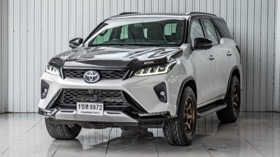 TOYOTA FORTUNER, 2.4 LEGENDER BLACK TOP ปี 2020 สีขาว ดำ โฉม ปี15-ปัจจุบัน