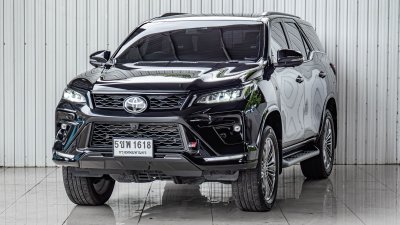 TOYOTA FORTUNER, 2.8 GR SPORT 4WD ปี 2024 สีดำ  โฉม ปี15-ปัจจุบัน